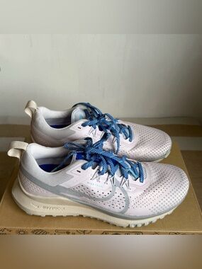 Nike women’s Air Pegasus Trail 4 Running Sneakers - Light Pink/ gray size 8.5